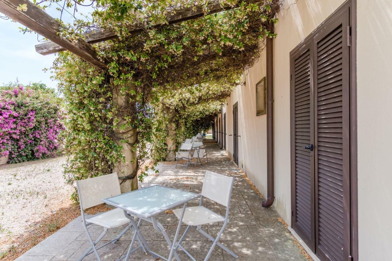 Masseria Li Campi Cavallino di Lecce Exterior foto